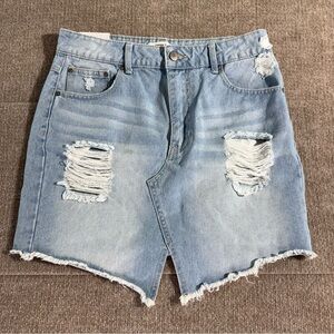 Forever 21 Distressed Light Denim Mini Skirt Size 28 Zip 5 Pockets NWT Raw Denim